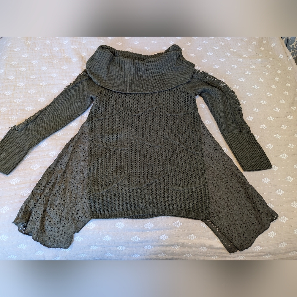 Karen and Mallory mixed media sweater cpwel neck army green med